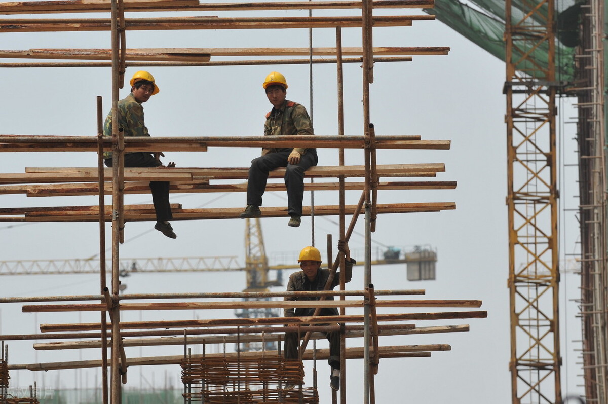 一般建筑工地都有那些机械设备呢？