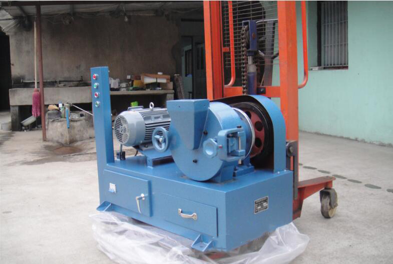 250圆盘粉碎机 高猛钢圆盘粉磨机石岩用设备噪音声小(图1)