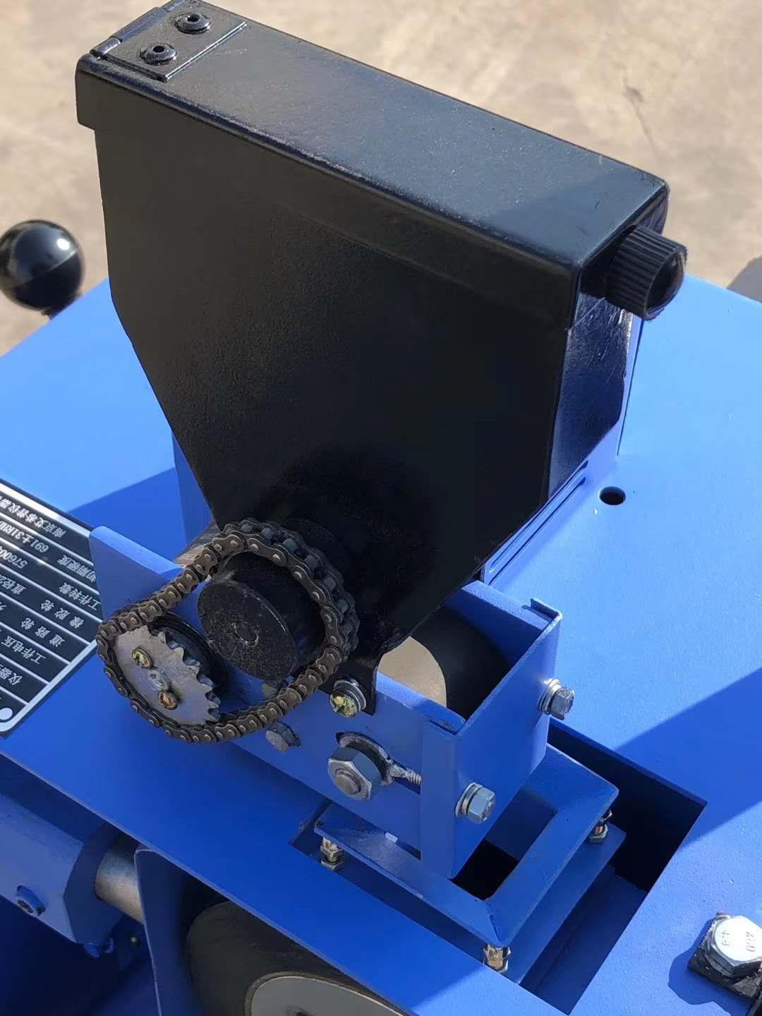 路面用JM-II集料加速磨光机试件安装(图2)